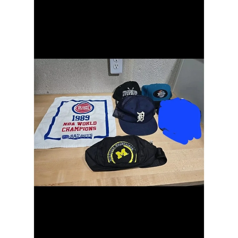 Hat Lot Detroit Red Wings Tigers Pistons Bad Boys Towel Wolverines Fanny Pack